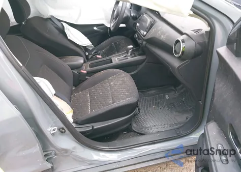 2021 Nissan Kicks Sv Xtronic Cvt z USA, uszkodzony, nr VIN 3N1CP5CV3ML467406